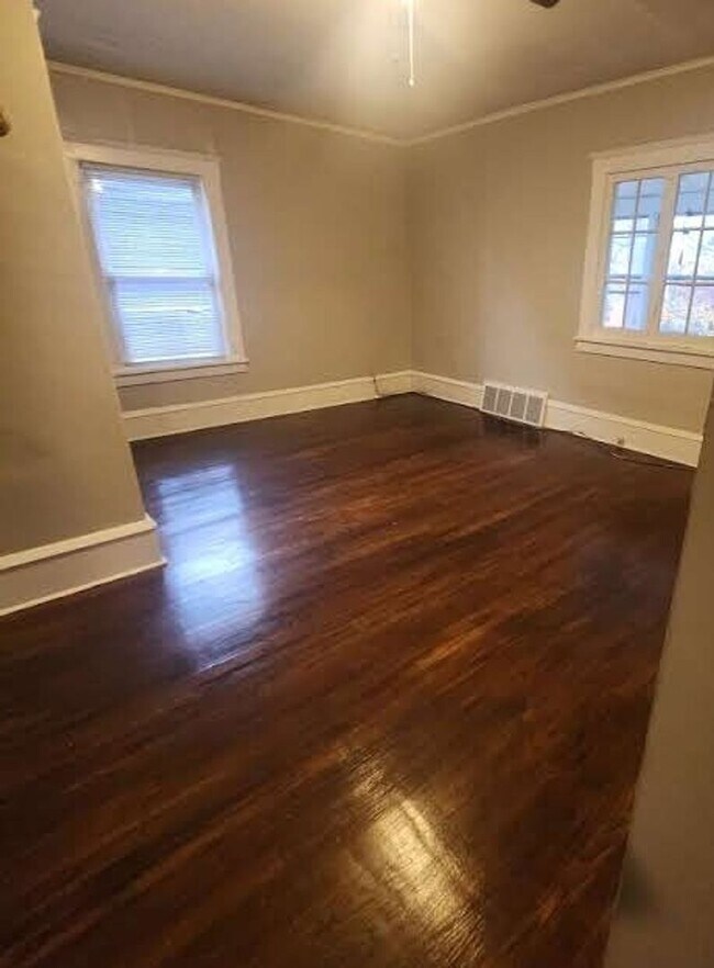 Building Photo - Zomorodi W111