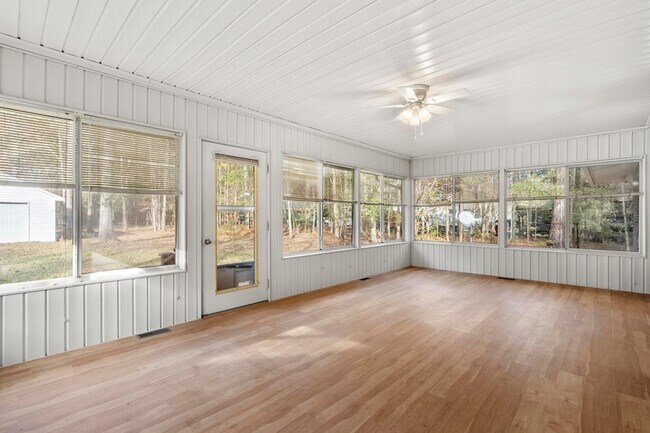Building Photo - 298 Summerset Ln