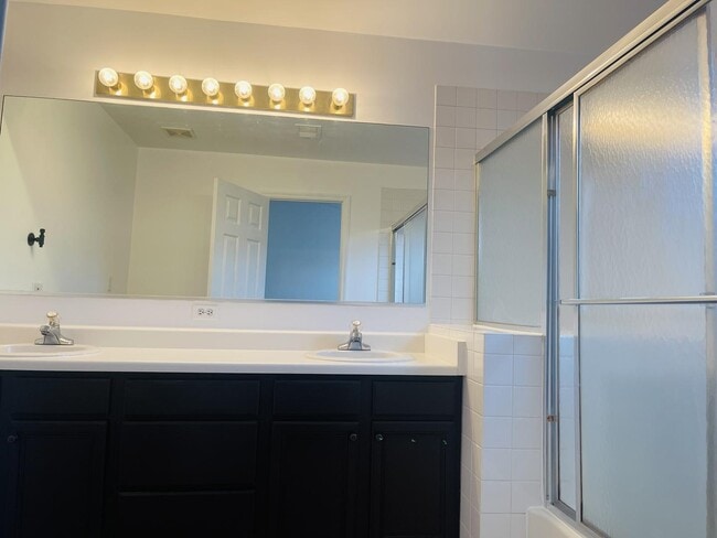 Building Photo - 2813 Powell Ct