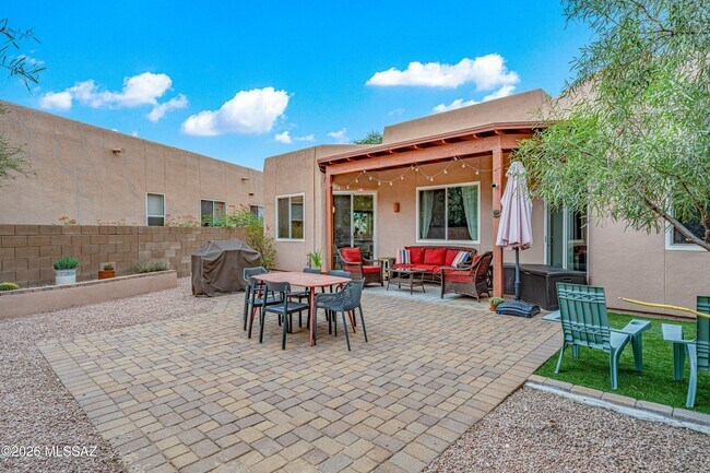Building Photo - 6486 N Sun Bluff Dr