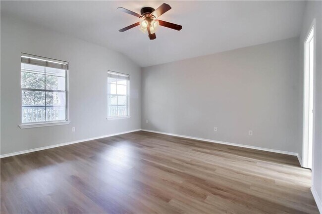 Building Photo - 706 Big Spring Dr