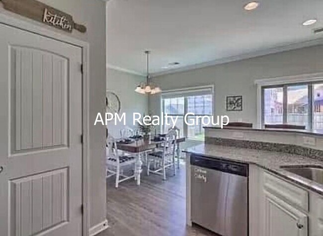 Building Photo - Desirable Chapin Living