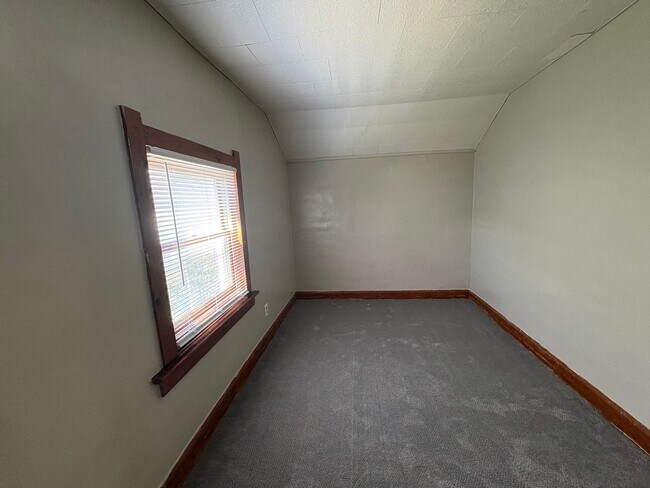 Building Photo - 1489 Berdan Ave