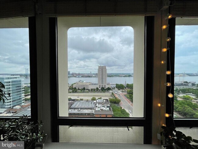 Building Photo - 200 Locust St