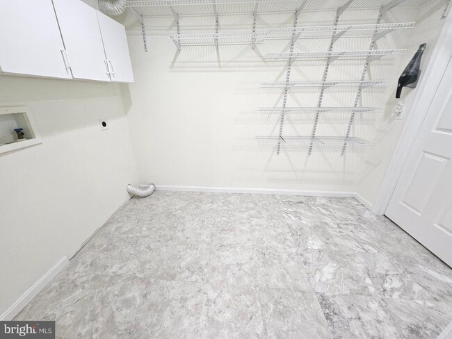 Building Photo - 261 Thomas Harmon Dr