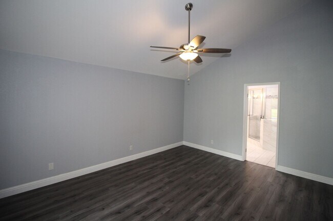 Building Photo - NE Fresno Home with Huge Yard and RV Parking