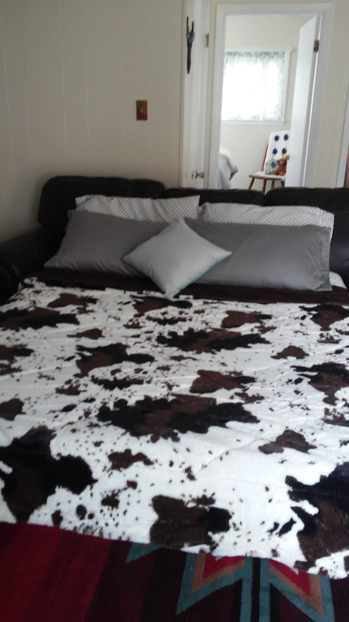 Queen-sized sofa bed for guests - 8301 Comanche Ct NE