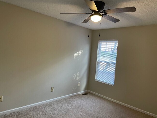 Building Photo - 620