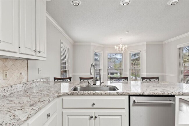 Building Photo - Stunning 3 bed 2.5 bath home in Cove Creek subdivision!