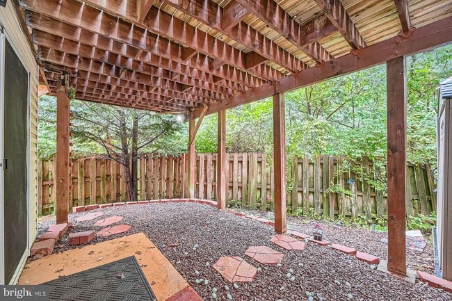 Building Photo - 9863 Greenbriar Way