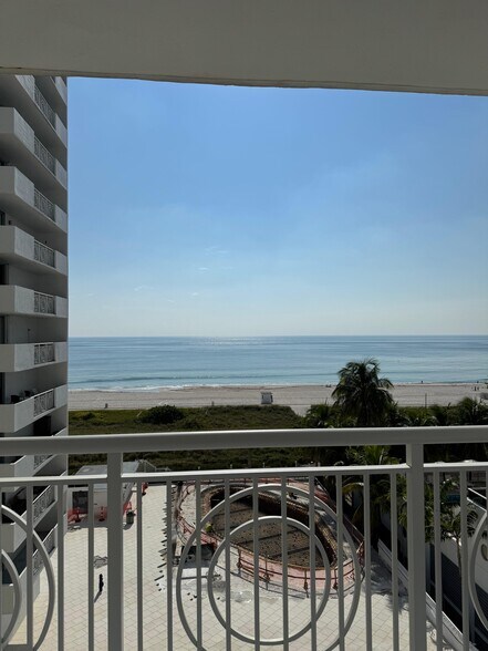 Primary Photo - 5825 Collins Ave