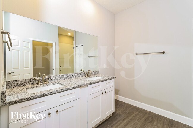 Building Photo - 121 Dailey St SE