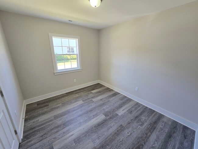 Building Photo - 9447 Peachtree St