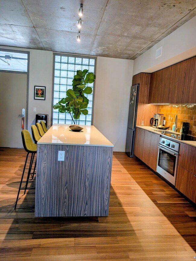 Building Photo - Call Kaya your Home, Banker's Hil!