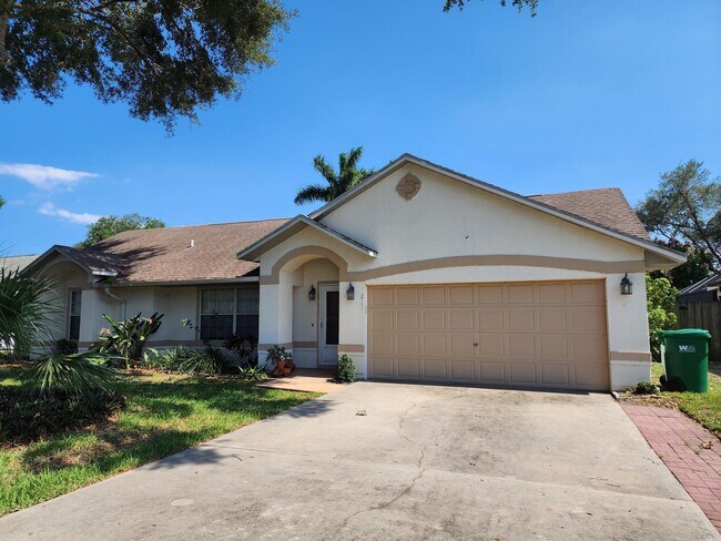 Building Photo - 2153 Royal Poinciana Blvd