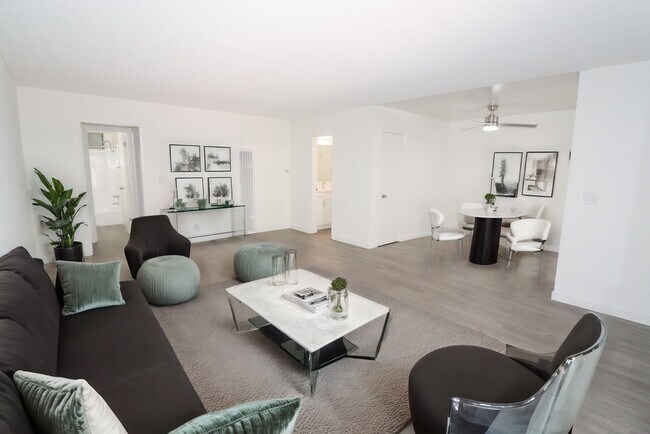 Building Photo - Encino Park West