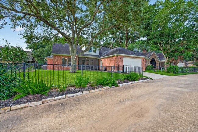 Building Photo - 4727 Lake Village Dr