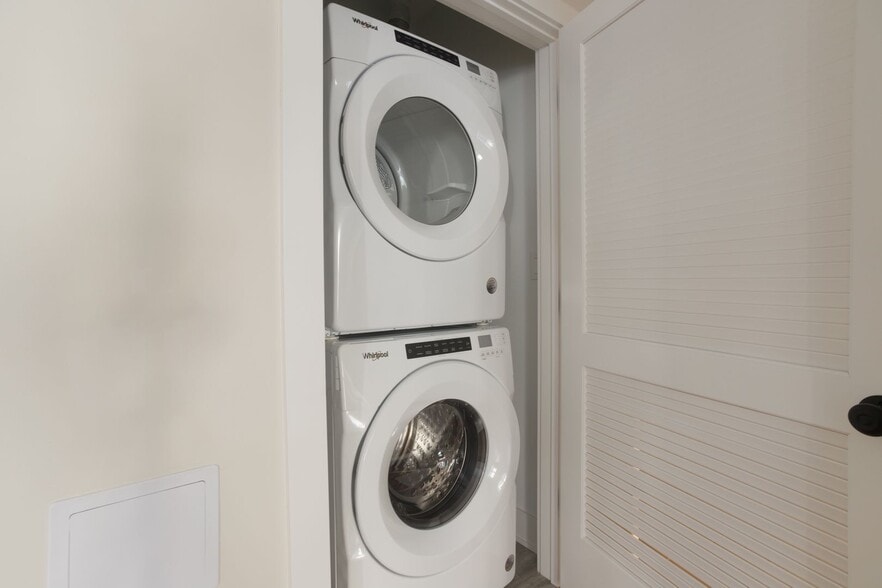 Building Photo - 1405 W Belden Ave