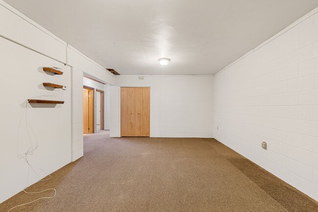 Building Photo - 9 Big Horn Dr