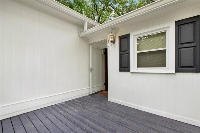 Building Photo - 20 Timberlane Terrace SW