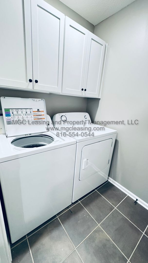 Building Photo - Baltimore Townhomes: Special Offer - One Month Free Rent!