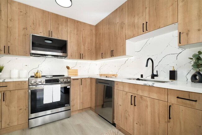 Building Photo - 531 Hahaione St