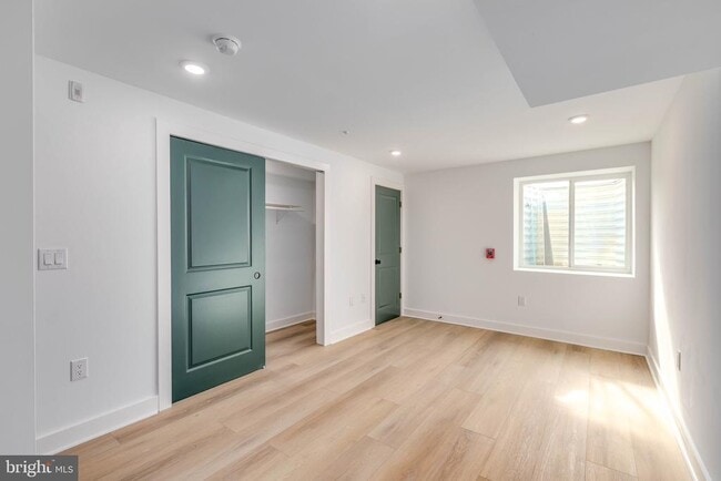 Building Photo - 1221 W Lehigh Ave