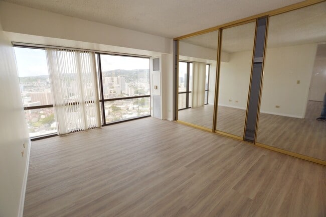 Building Photo - Century Center 2 bed, 2 bath, 1 parking 10...