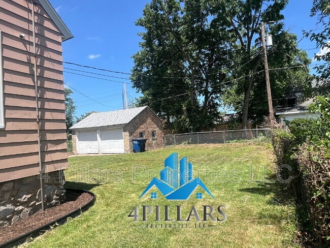 Building Photo - 106 Belden St