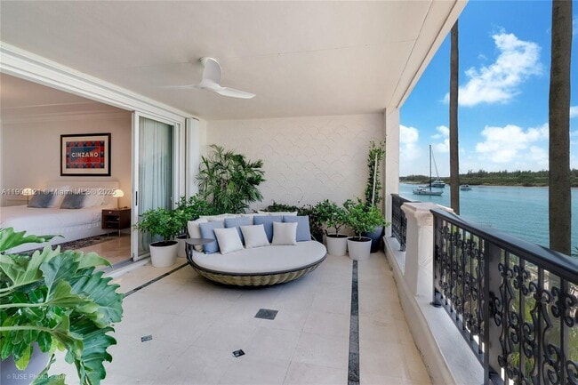 Building Photo - 4822 Fisher Island Dr