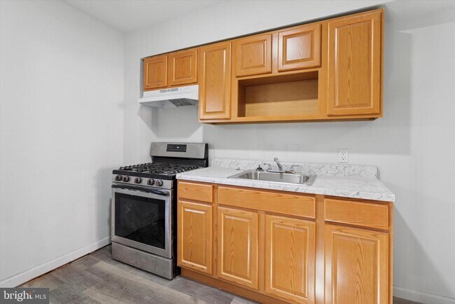Building Photo - 2350 N Opal St