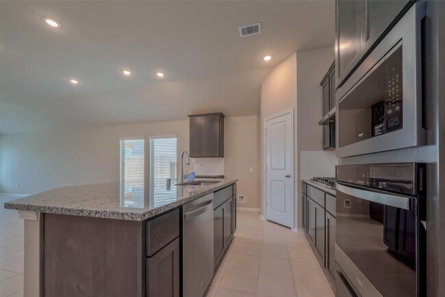 Building Photo - 31953 Retama Rnch Dr