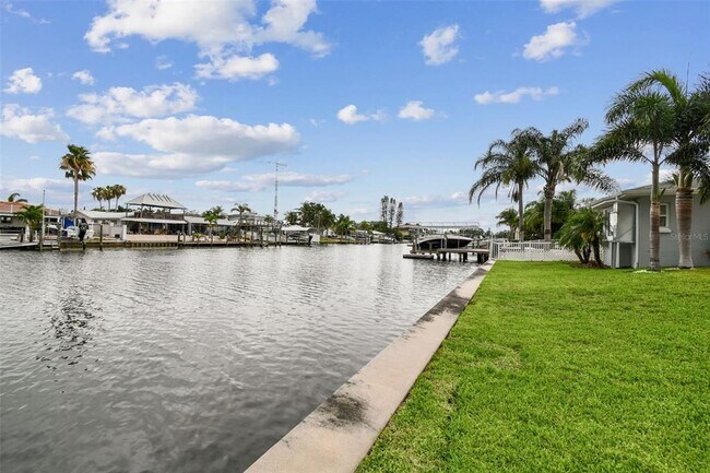 Building Photo - 3938 Versailles Dr