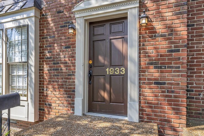 Building Photo - Amazing 2BE/2.5BA duplex in the heart of Belmont & Hillsboro Village!