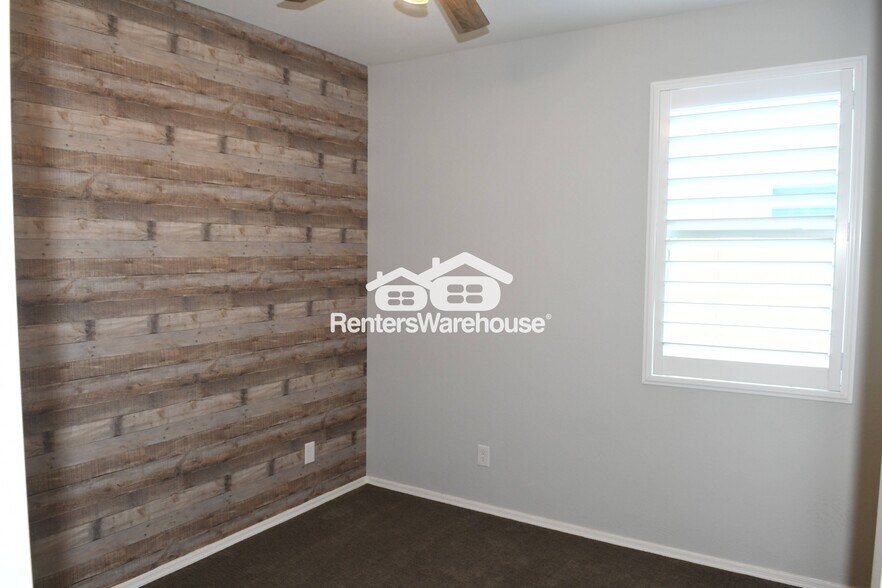 Building Photo - 3048 W Thorn Tree Dr