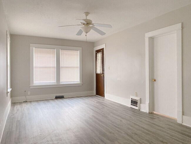 Building Photo - Cozy 2 bed 1 bath house $995 Sec 8 OK