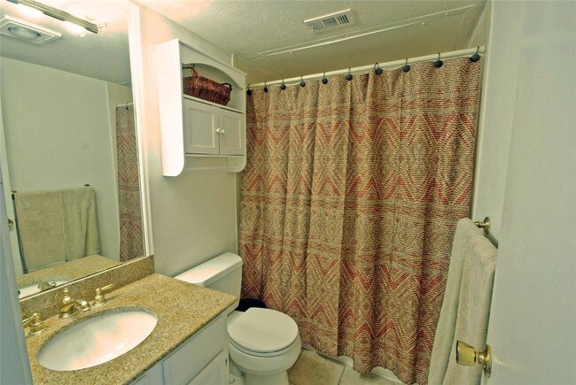Building Photo - 8550 Fair Oaks Crossing