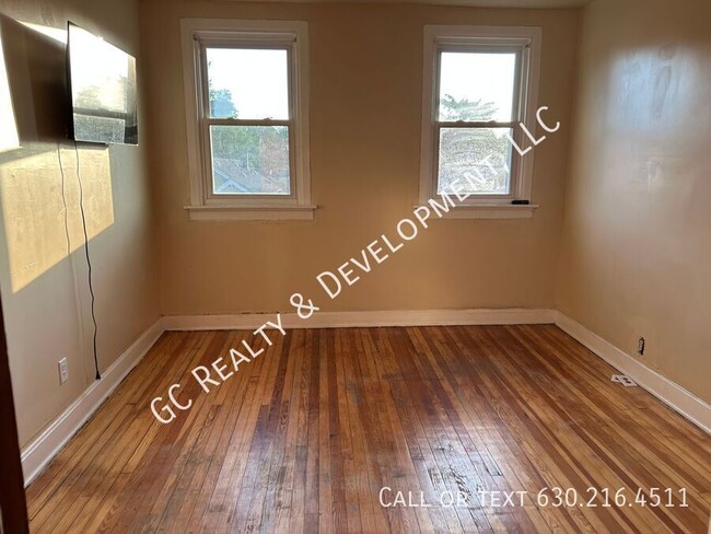 Building Photo - 10225 S Perry Ave