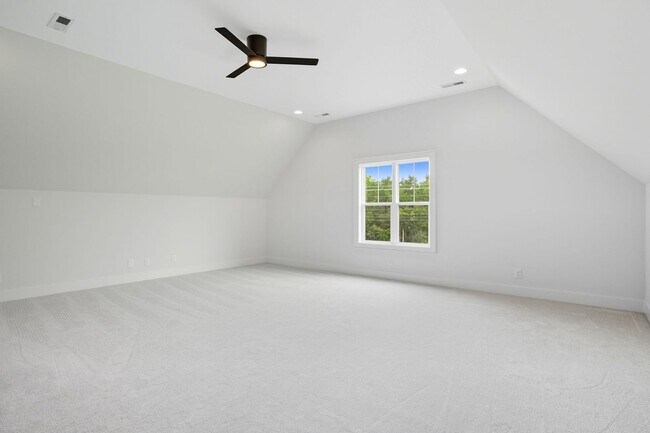 Building Photo - FOR LEASE- 4 BED 3 BATH SINGLE-FAMILY HOME IN LEBANON!