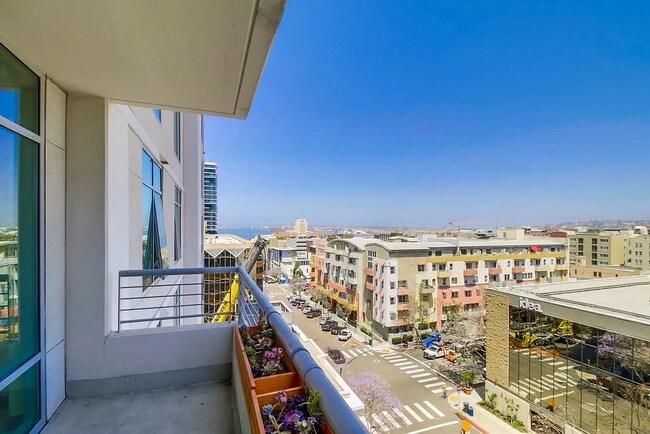 Building Photo - 425 W Beech St