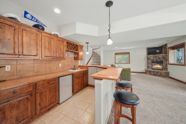 Building Photo - 18145 Bakers Farm Rd