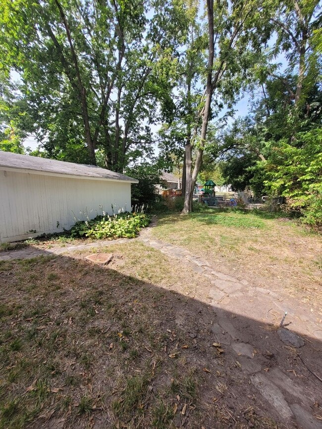 Building Photo - Spacious Home-Benton Stephens Neighborhood