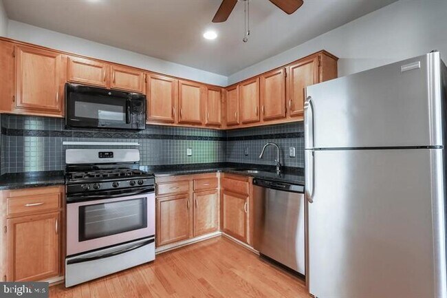 Building Photo - 4414 Island Pl
