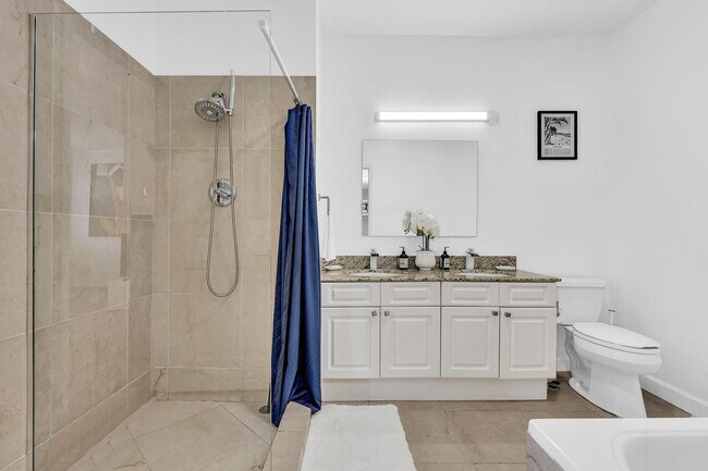 Building Photo - Fully Furnished Townhome in East Hollywood – Utilities included!