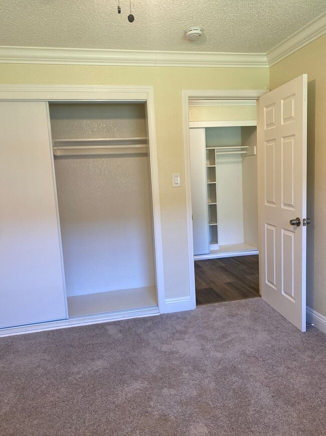 Building Photo - Welcome to SkyView Villa & Somerset Apartments!