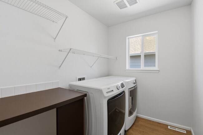 Building Photo - 4bd/2.5ba Renton Home