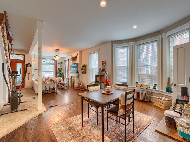 Building Photo - Large Updated 4 BR Home!