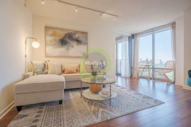 Building Photo - 542 N Kingsbury St