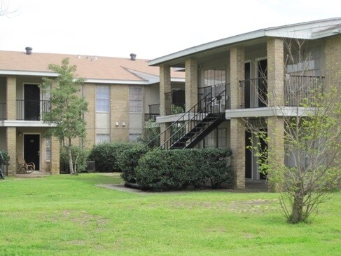 Primary Photo - Pinechase Apartments