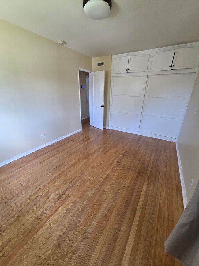 Building Photo - 2509 W 109th St